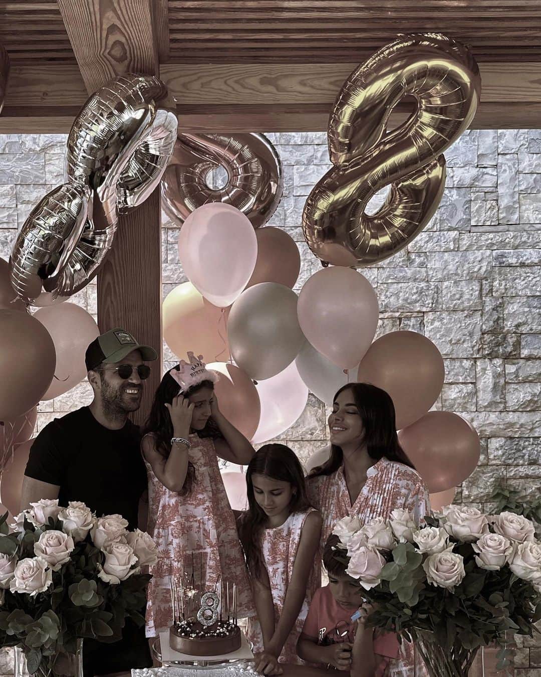 セスク・ファブレガスのインスタグラム：「Happiest birthday my little angel Capri. I couldn’t ask for anything more from you. I love you my baby ❤️🎉🙏🏻」