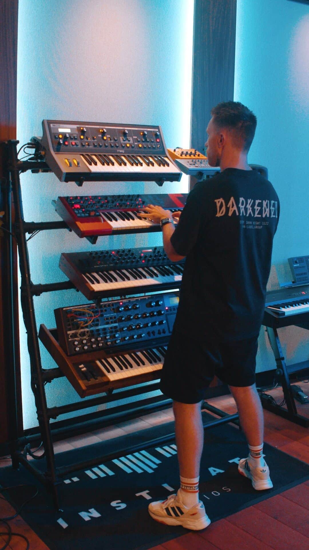 ニッキー・ロメロのインスタグラム：「Should I release this? 👀」