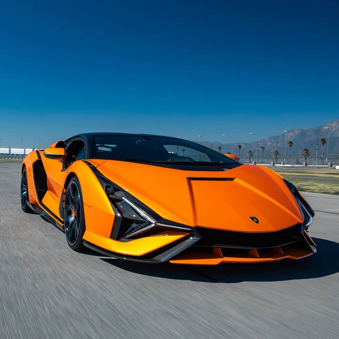 ランボルギーニのインスタグラム：「Even on clear days, rumbles of thunder can be heard when Sián Roadster drives by.​  ​#Lamborghini #SianRoadster #AheadOfItsTime  __ Sián Roadster: fuel consumption combined 18.5 l/100km; CO2-emissions combined 447 g/km (WLTP EU27)」