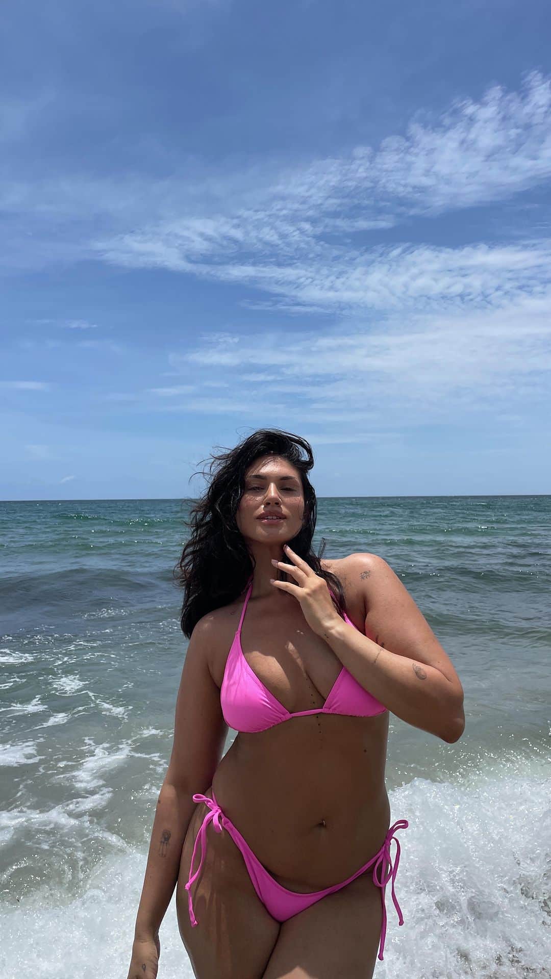 La'Tecia Thomasのインスタグラム：「@skims 👙 all Sumer longgg ☀️ #ad」