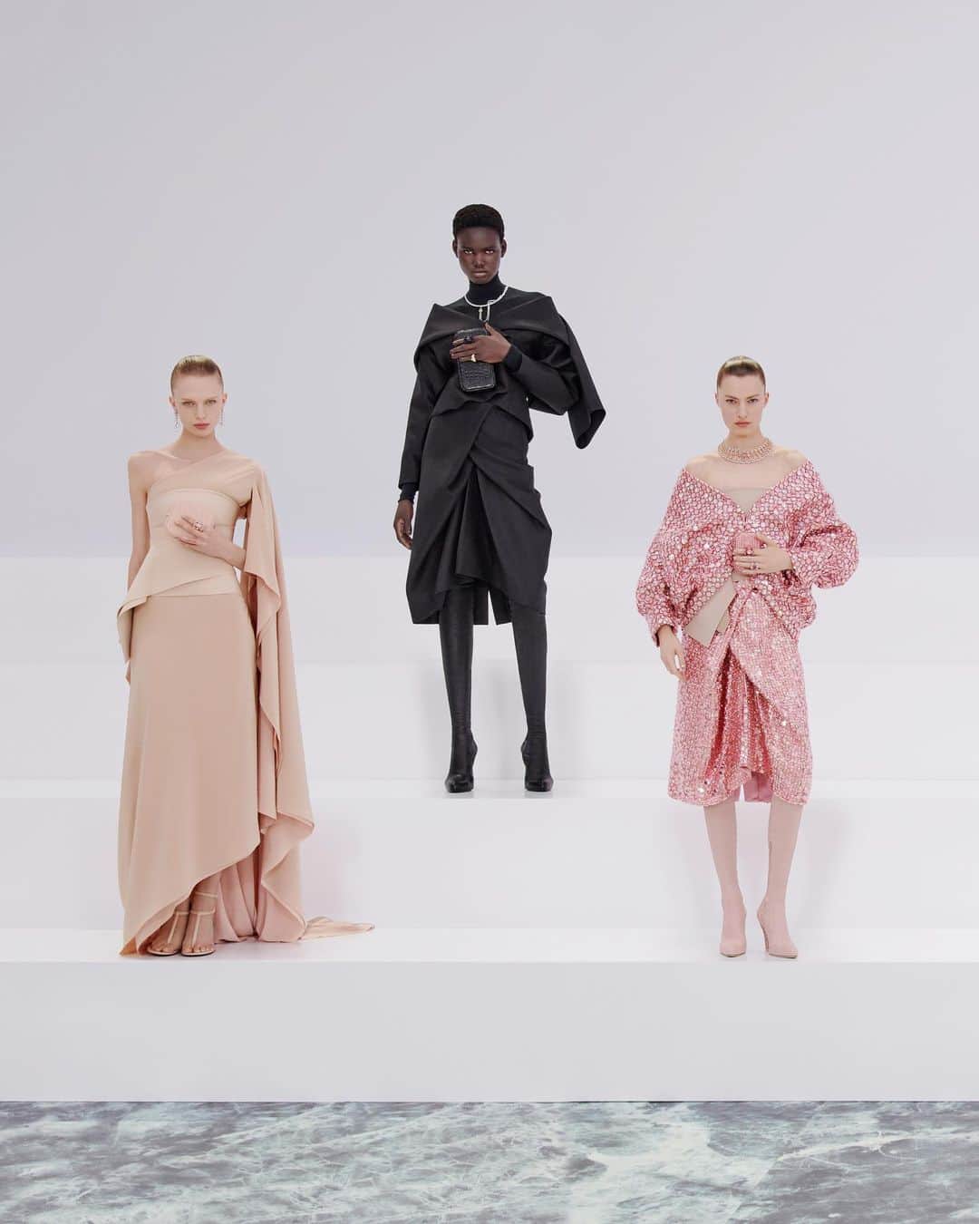 Fendiのインスタグラム：「Shot by Brett Lloyd, the final photo of #FendiCouture Autumn/Winter 2023 captures the hidden intricacies of Kim Jones' latest collection, from second-skin silks with a single seam to draping and jewel-inspired craftsmanship, drawing from high jewellery by Delfina Delettrez Fendi.  Artistic Director of Couture and Womenswear: @mrkimjones Artistic Director of Accessories and Menswear: @silviaventurinifendi Artistic Director of Jewellery: @delfinadelettrez   Set Design and Production: @bureaubetak  Photography: @brett_lloyd  Styling: @alistermackie Hair: @guidopalau Makeup: @peterphilipsmakeup Nails: @nellysferreira @raja_bouallou  Casting: @shelleydurkancasting  Models: @karoodoo @chan_nyakong @felicenova」