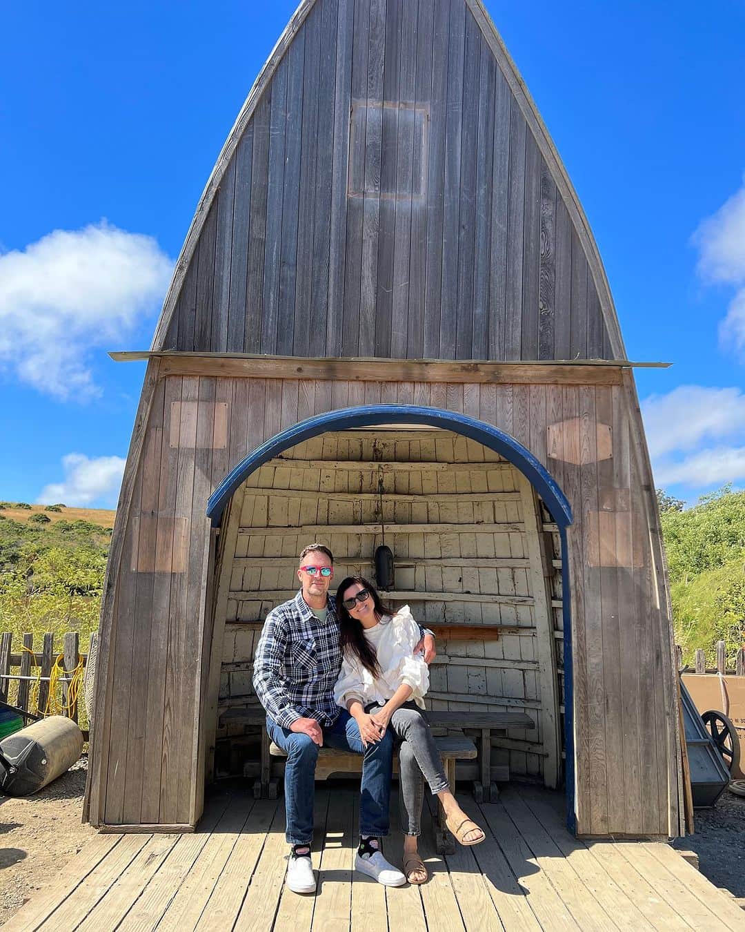 ティファニー・ティーセンのインスタグラム：「What a weekend babe. Here’s to many more trips together ❤️ #anniversary #18years #pointreyes」