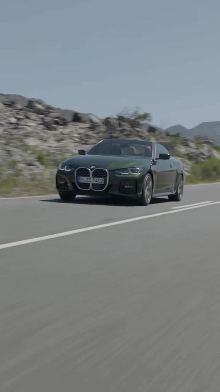 BMWのインスタグラム：「The roof is down. The sun is out. Summer is here☀️ The BMW 4 Series Convertible. #THE4 #BMW #4Series #BMWM #MPerformance __ BMW M440i xDrive Convertible: Combined fuel consumption: 8.4–7.8 l/100 km. Combined CO2 emissions: 192–177 g/km. All data according to WLTP. Further info: www.bmw.com/disclaimer」
