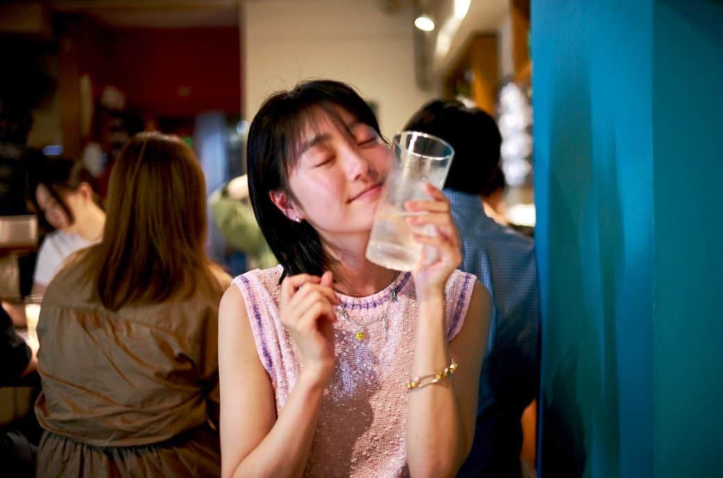 高田夏帆さんのインスタグラム写真 - (高田夏帆Instagram)「くあーー！金木犀酒を飲む🍻 とある作品､インしてます✌︎ 今日とて丸越しで､剥き出しで､ 削られていくようで満たされる､夏夜､ 今日ならビール飲めそう！苦くとも！」7月11日 1時33分 - takadakaho