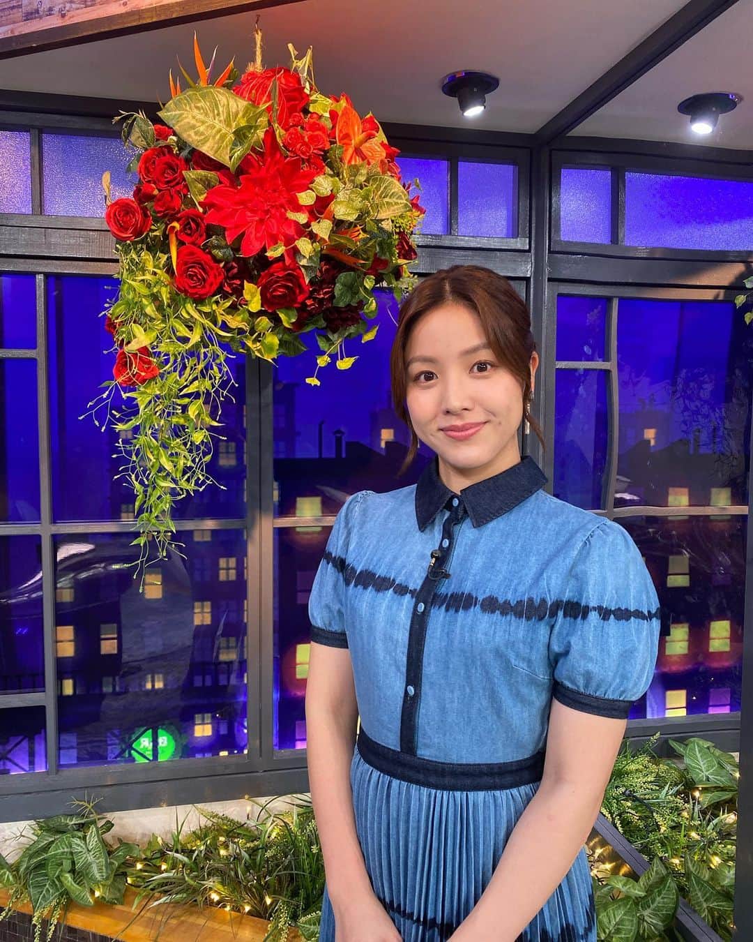 増井なぎさのインスタグラム：「#バラいろダンディ #バラダン #東京mx   1週目後半(水)(木)の衣装🌹 本当にどれも可愛い…🥰  ワンピース👗 @emiriawiz_official  ピアス💎 @mu_accessory  #スタイリア」
