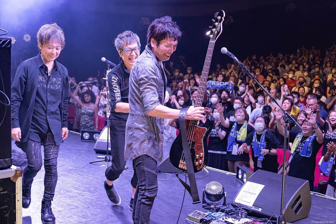 JILLのインスタグラム：「20230702東京HULIC HALL THANK YOU THANK YOU THANK YOU  photo by moo  7月22日-仙台rensaホール 7月23日_函館金森ホール —————————————- PERSONZ「I AM THE BEST TOUR」 6月18日_高知県立県民文化ホール グリーンホール 6月24日_札幌CUBE GARDEN 7月02日_ヒューリックホール東京 7月22日-仙台rensaホール 7月23日_函館金森ホール 8月04日_名古屋ダイアモンドホール 8月05日_大阪クラブクワトロ 8月11日_新潟LOTS 8月12日_高崎芸術劇場スタジオシアター 8月26日_福岡電気みらいホール —————————————-  #jillpersonz  #personz  #youtubepersonzチャンネル #note  #jillpersonz  #エアプレ #JILLプレ #ラジオ高崎 #三味線jill屋」