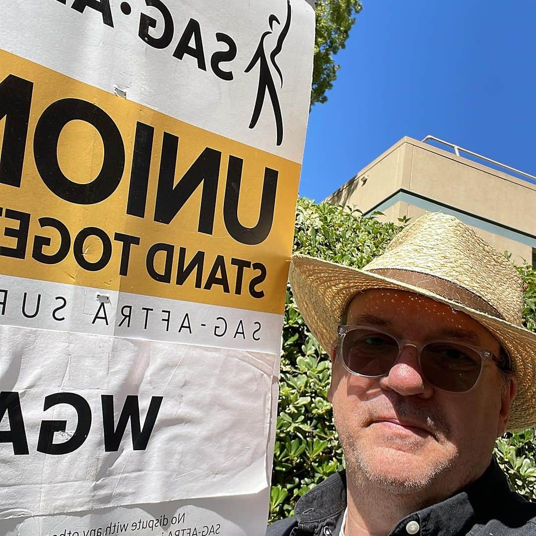 ジョン・キャロル・リンチさんのインスタグラム写真 - (ジョン・キャロル・リンチInstagram)「At the mouse’s house today! @wgawest @sagaftra #solidarity」7月11日 1時48分 - mrjclynch