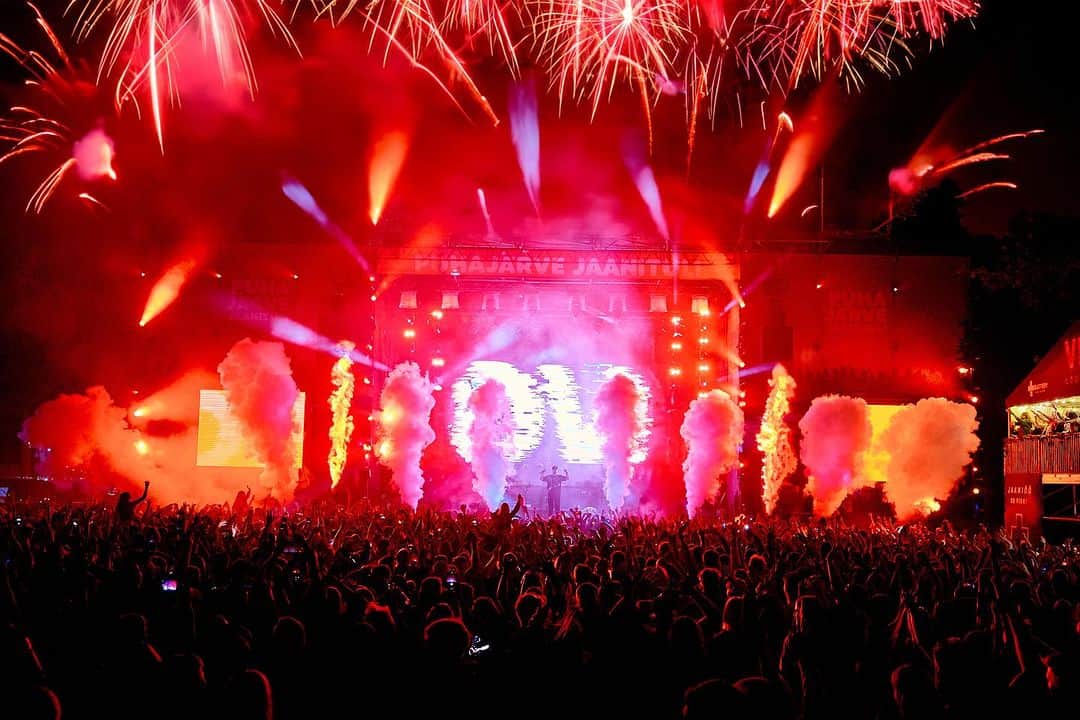 Showtekのインスタグラム：「What’s your favorite summer festival?」