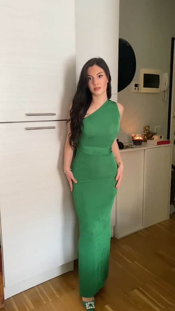 SHEINのインスタグラム：「@ritadinanni is serving greens with a side of slay 💚🔥  🔎13392198  #SHEIN #SHEINforAll #SHEINstyle #fashion #chic」