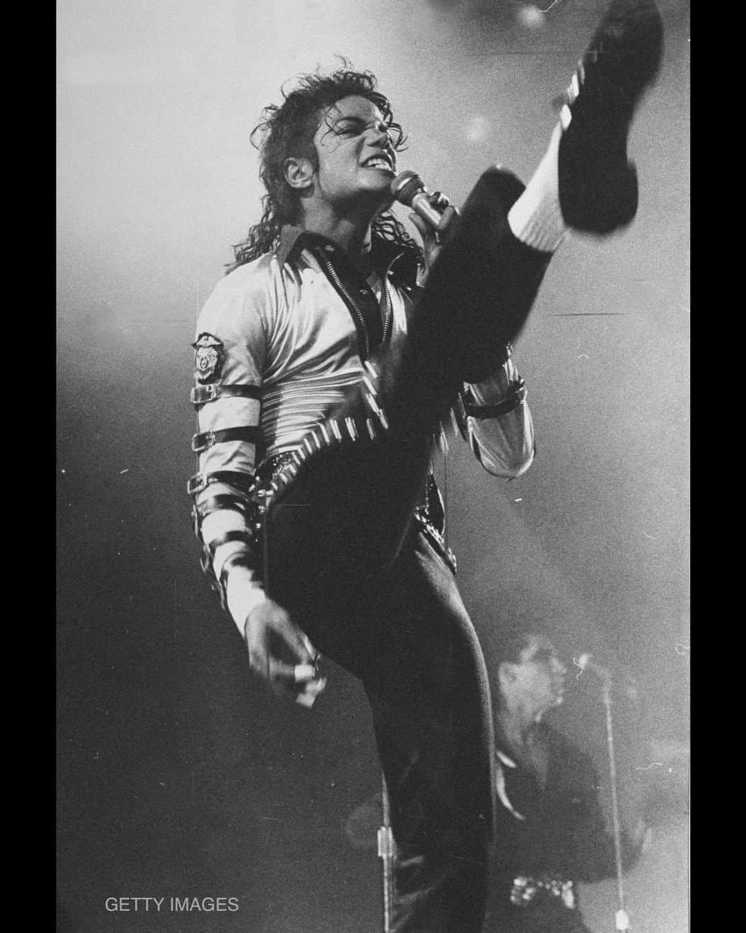 マイケル・ジャクソンのインスタグラム：「Michael on performing: “To me, nothing is more important than making people happy, giving them a release from their problems and worries, helping to lighten their load.”」