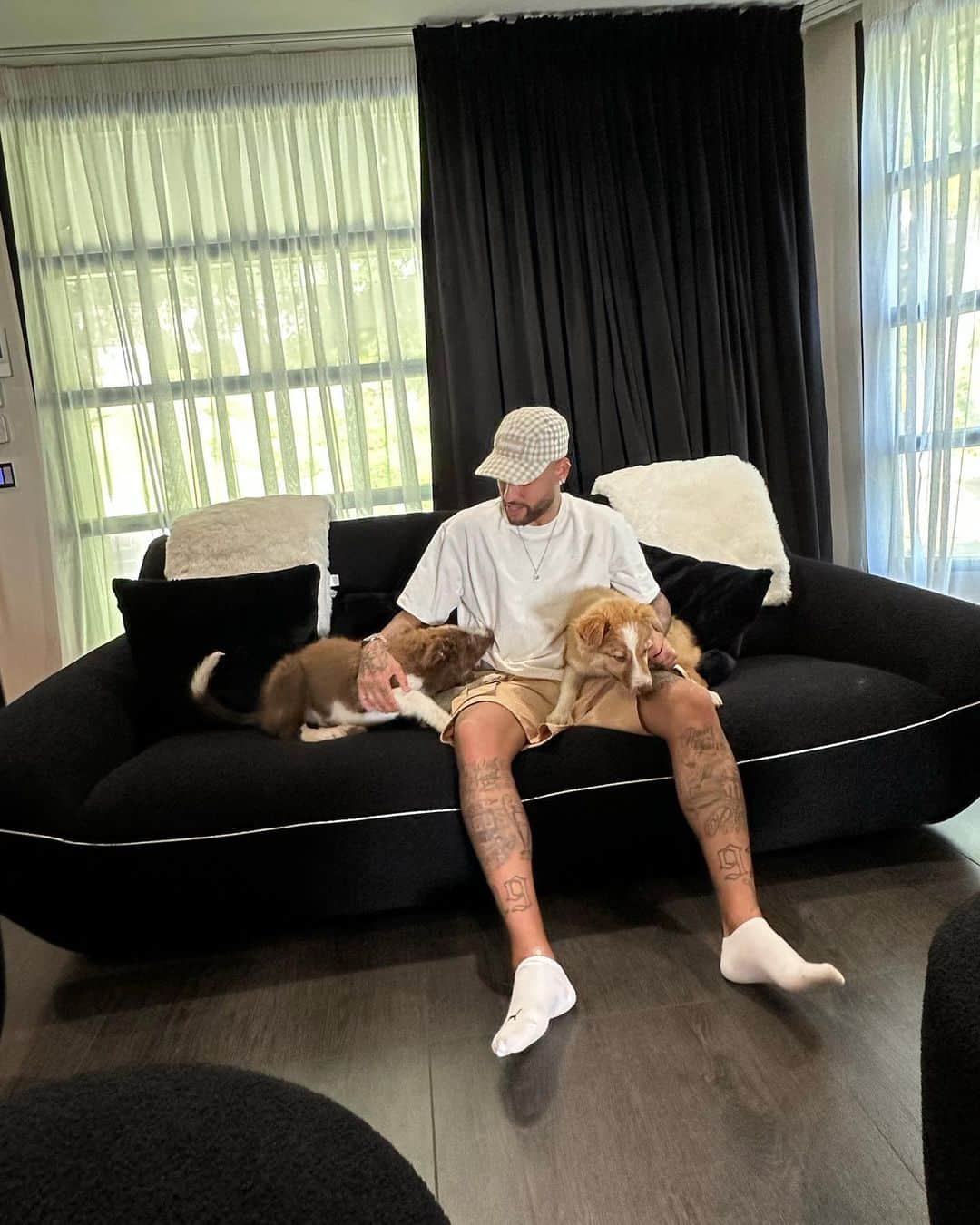 ネイマールのインスタグラム：「K and J 🐶🐶」
