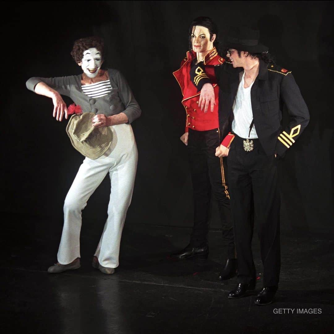 マイケル・ジャクソンさんのインスタグラム写真 - (マイケル・ジャクソンInstagram)「In 1997, Michael Jackson joined French comic and mime Marcel Marceau on stage for the unveiling of an MJ wax figure at the Museum Grevin in Paris, France. Michael told Jet Magazine that Marceau was an inspiration “I used to sneak in and sit in in the audience and watch how he would defy the laws of gravity, like he was stepping on air."」7月15日 1時00分 - michaeljackson