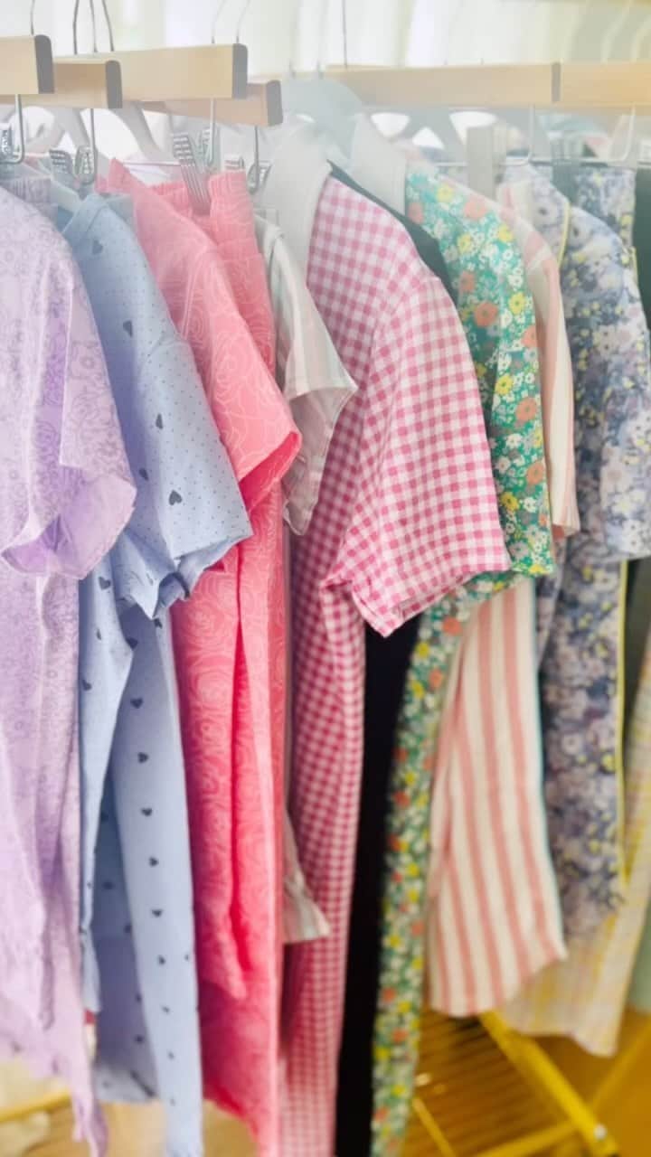 レイシー・シャベールのインスタグラム：「The summer collection is here! You can shop 24/7 using the link in my bio. I’ll be live on air with @hsn tomorrow 7/11 I can’t wait to share these new cozy pieces with you! There will be very special pricing for a limited time on many of these must-have items 💜 #pajamas #loungewear」