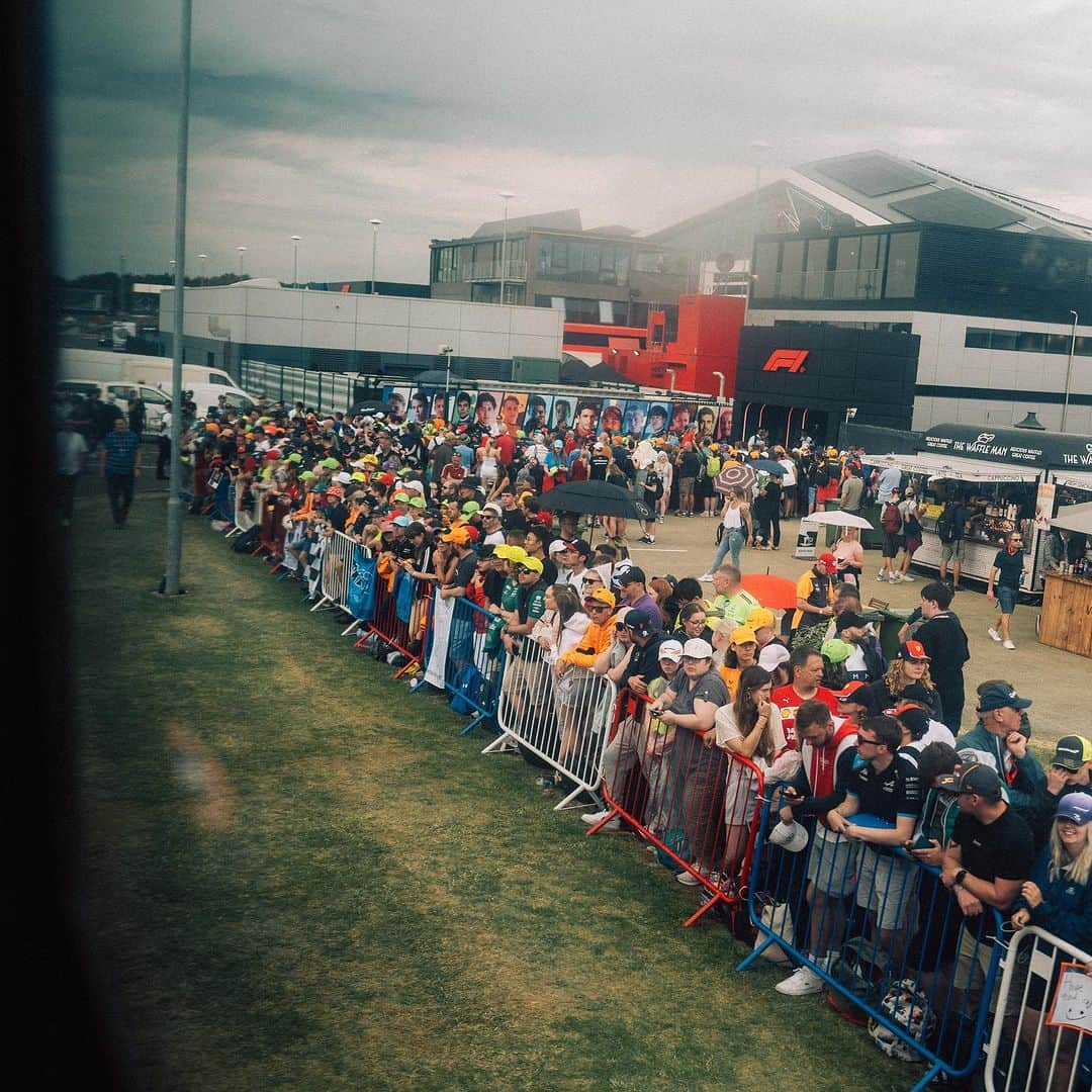 ソフィア・フロルシュさんのインスタグラム写真 - (ソフィア・フロルシュInstagram)「Silverstone 🇬🇧 photo dump 💨Mixed feeling over the weekend but still good things to take away…Three more rounds to go 🏁🏁// 📸 x @janbeyer & @f1joan // #sophia #sophia99 #changeagent #racegirl #racing #motorsport #f3 #BritishGP #Silverstone」7月11日 2時37分 - sophiafloersch