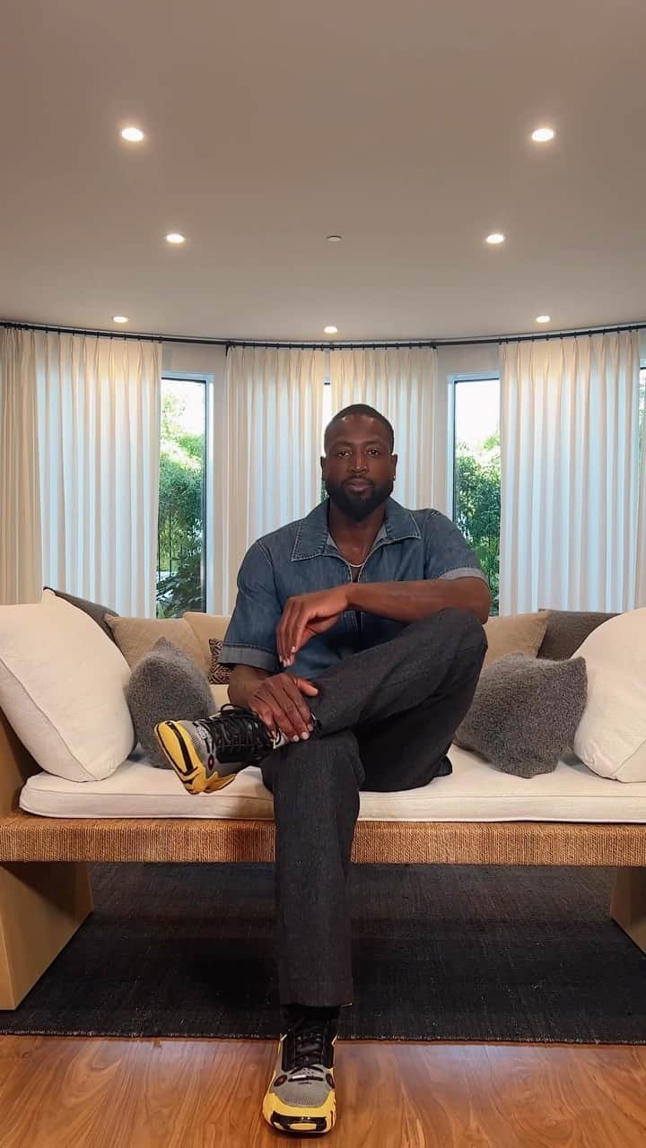 ドウェイン・ウェイドのインスタグラム：「Work best on the court, styled the best off the court 🙏🏾」