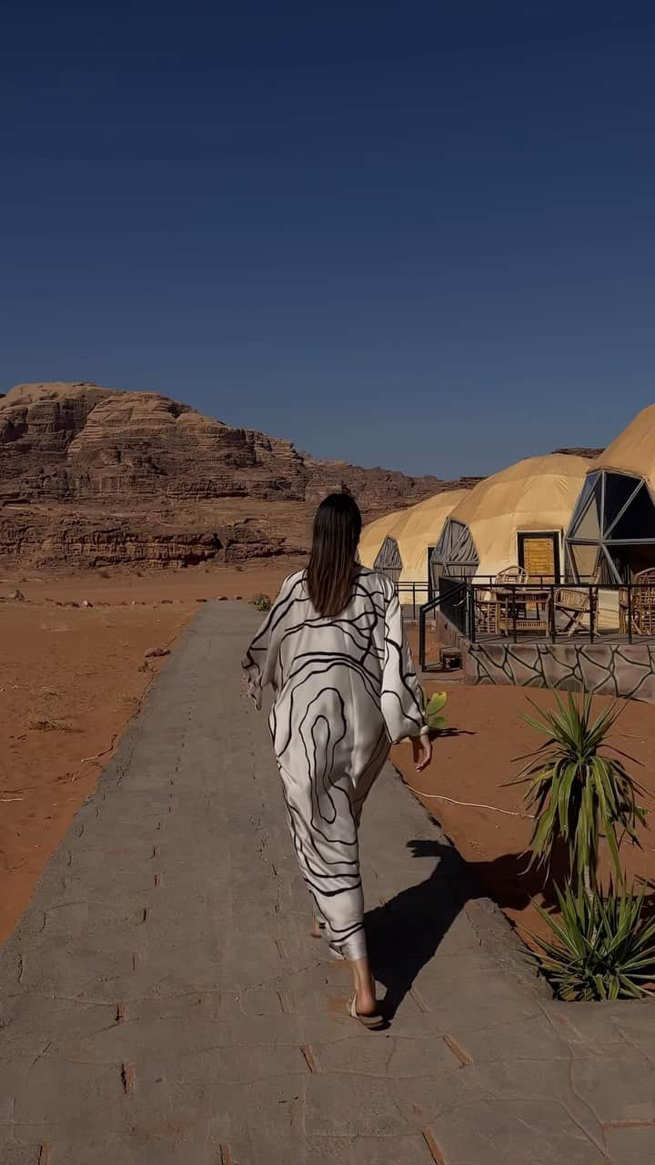 Zina Charkopliaのインスタグラム：「A journey that ignited my senses, from the majestic wonders of Petra to the mesmerizing landscapes of Wadi Rum, leaving me with cherished memories that will forever echo in my heart 🤍 #journey #wadirum #desert #style #fashion #travel #jordan #sandals #petra」