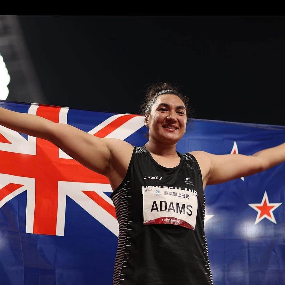 バレリー・アダムスさんのインスタグラム写真 - (バレリー・アダムスInstagram)「🔥✨World Champion ✨🔥  And new Championship record for @lisaadamsx 🌎👊🏾  Congratulations sister 💥 so proud of you.    📸 @alishalovrich」7月11日 3時08分 - valerieadams84