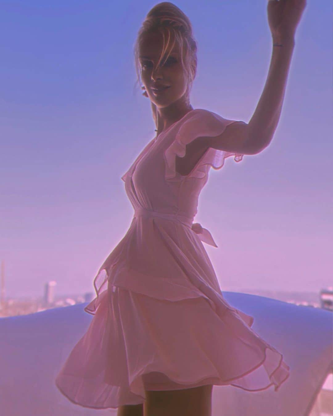 カリディー・イングリッシュのインスタグラム：「Born with a cinematic soul, ungovernable heart and a mind irrevocably in summertime 💜💞  _______________________________________________ Collaborating with @giannarengigas」