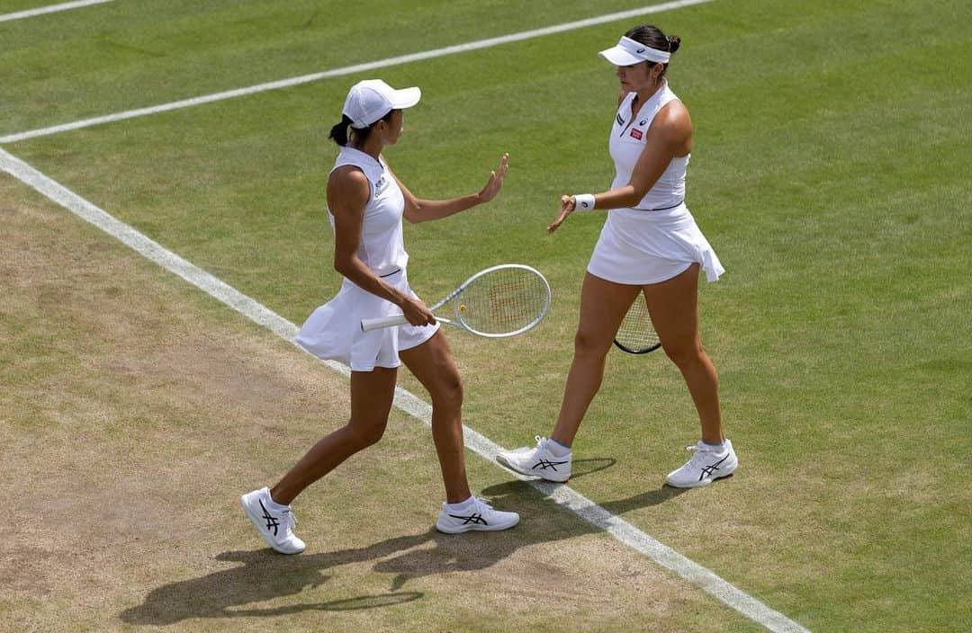 ジャン・シューアイのインスタグラム：「Good job partner !! Keep it up @wimbledon 👊」