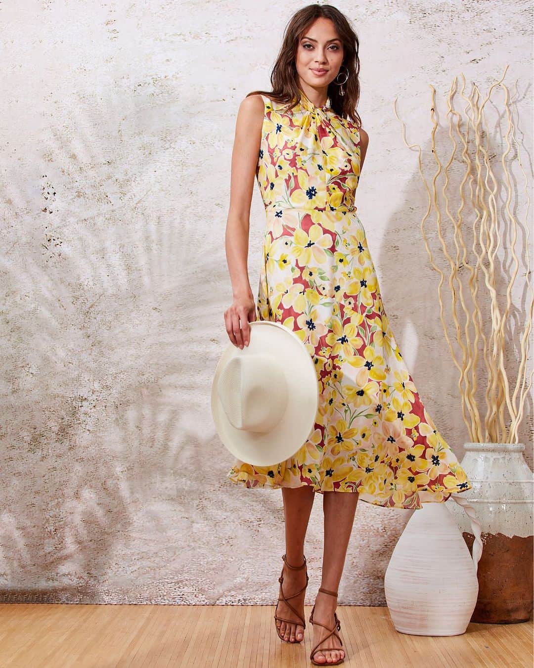 エリータハリのインスタグラム：「A summer romance in full bloom with our floral silk twist neck dress. The intricate floral print and twist detail make it the perfect dress for creating beautiful memories.  Available to shop @saks , elietahari.com & Elie Tahari Collection Stores.」