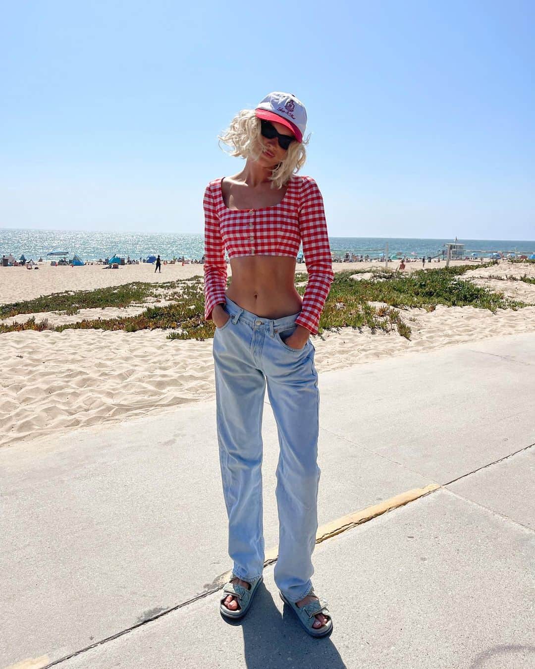 エルザ・ホスクのインスタグラム：「This weekend was golden☀️🤍💫」