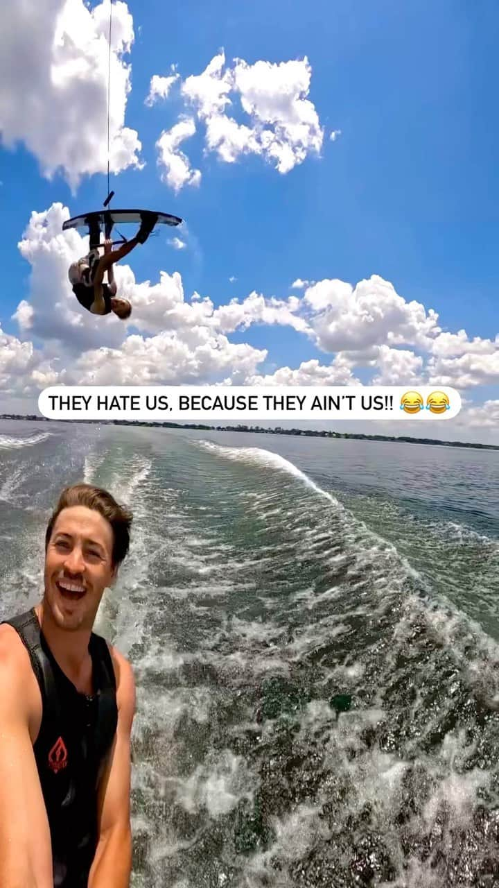 手塚翔太のインスタグラム：「The feeling of riding doubles with your homie!! #theyhateuscausetheyaintus  . . #wakeboarding #lakelife #lakeday #boating #watersports #outdoors」