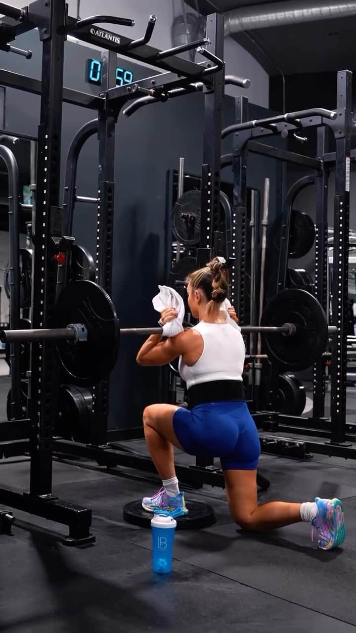Paige Hathawayのインスタグラム：「3️⃣ exercises to add to your routine!  💙 HEAVY SEATED SQUATS  💙 ELEVATED FRONT RACK REVERSE LUNGES 💙 CHINESE PLANK   DROP A 🔥 IF YOU FEEL MOTIVATED TODAY!   I love switching it up and adding new movements that challenge me and keep my routine fun!… BOOKMARK & TRY THESE… PS: love y’all and happy Monday!  supplements: @livbody all natural pre  USE CODE: PAIGE FOR FREE SHIPPING  shorts: @shefit (not sure if their in stock)」