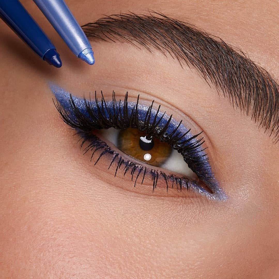 KIKO MILANOさんのインスタグラム写真 - (KIKO MILANOInstagram)「Who else is trying this look? Enhance your eye game effortlessly! 💙 Discover a world of possibilities with KIKO Milano. Shop now and recreate stunning #eyelooks with ease, get ready to dazzle! ✨ ⁣ ⁣ #KIKOEyes #eyelinerlook #graphicliner #blueeyeliner #summersales #makeupsales⁣ ⁣ Lasting Precision Automatic Eyeliner And Khôl 19, 07 - Standout Volume Mascara - False Eyelashes Neutral Effect - Micro Precision Eyebrow Pencil 05⁣」7月11日 4時00分 - kikomilano