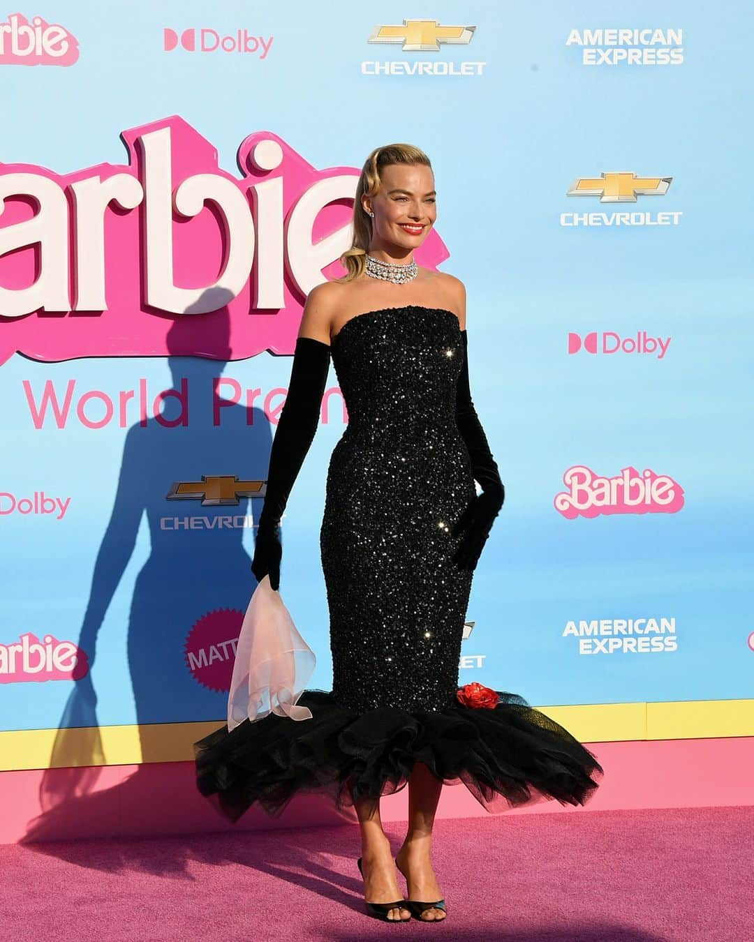 Fashion Weekさんのインスタグラム写真 - (Fashion WeekInstagram)「In #Barbie we trust. Stars gathered for the premiere of the Barbie movie in #LA. From #MargotRobbie in #Schiaparelli, #NickiMinaj in #Alaia, #DuaLipa in custom #BottegaVeneta, #BillieEilish in a Ken-inspired ensemble, and more, enjoy our red carpet roundup.」7月11日 4時01分 - fashionweek