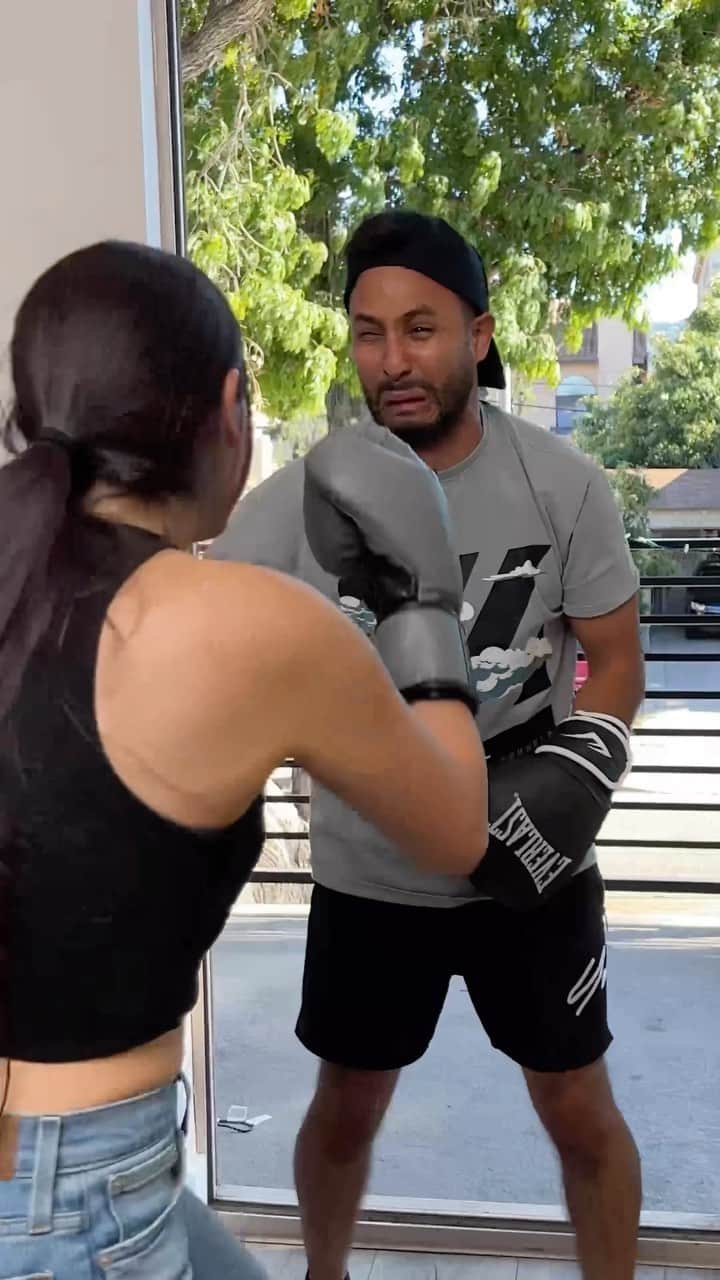 Anwar Jibawiのインスタグラム：「Play fighting gone too far 🥊 @jaylendomingues」