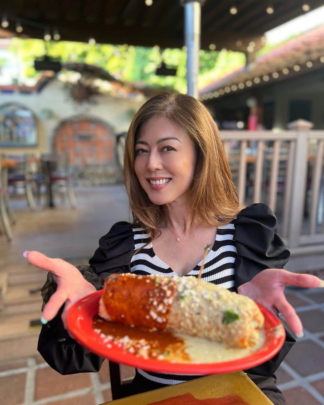 武田久美子さんのインスタグラム写真 - (武田久美子Instagram)「. San Diego のold townにて 1 pound もあるブリトー🌯をちょっとだけ食べました^_^💜  #mexicanfood #burrito」7月11日 13時44分 - kumikotakedaofficial