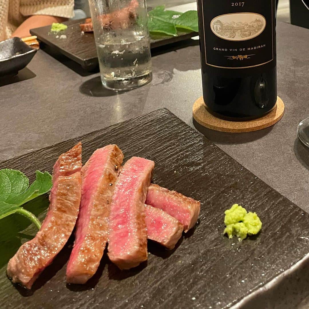早川優衣さんのインスタグラム写真 - (早川優衣Instagram)「ハタチおめでとう☺️ 弟と一緒にお酒飲めて楽しかった🥂🩵 そして、急なお酒記録📖笑 色んなお酒飲んでみたいと思いました : @steak_house_handt  オープンおめでとうございます🎉 牡蠣得意じゃないけど初めて食べて美味しいと思いました🦪笑」7月11日 13時48分 - yui_hayakawa