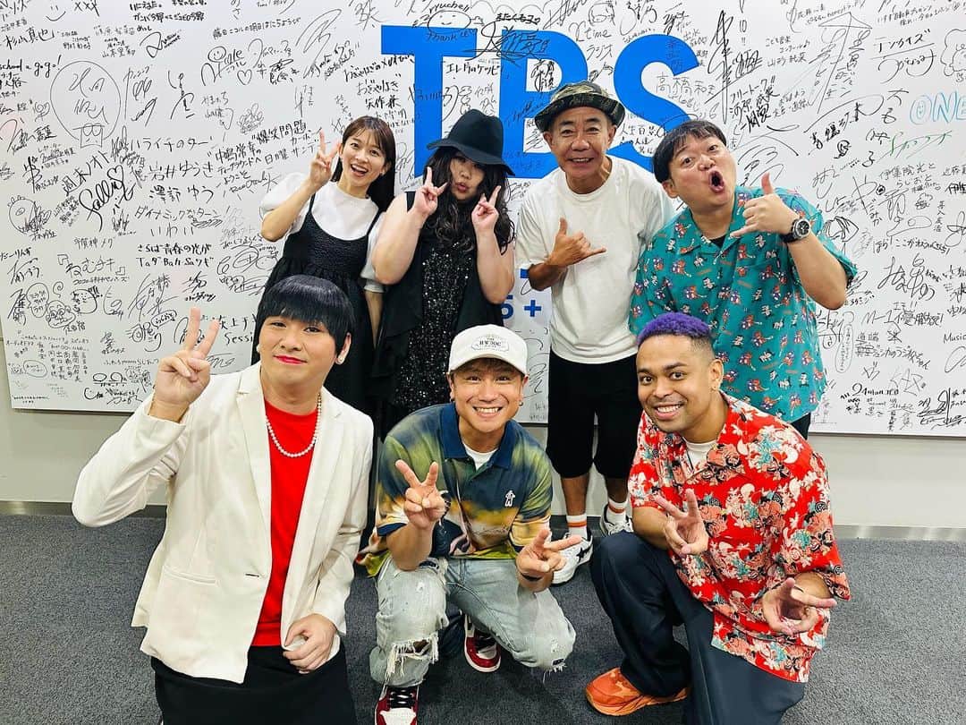 NESMITHのインスタグラム：「先週出演させていただいた @kinashinoshell  TBSラジオ「木梨の会」✨ みなさん朝早い時間でしたが聞いていただけましたか📻？  ただ一言、、、  カオスでした(笑)🤣🤣(笑) 深夜ラジオなテンションでめちゃめちゃ盛り上がりました🤣‼️ まだradikoの方でタイムフリーで聴けますのでまだ聞いてない方はぜひ📻 #ほぼ台本無し #流れのままノープランで泳ぎ続けました #JUJUさん呼んだから ！！ と現れたのが #重重とかいてじゅうじゅう (笑) 爆笑してるところに #Mr.シャチホコ さん！！ #まさかの30歳で年下で #EXILEめちゃめちゃ世代で聞いてきてます ！！ と大興奮してくれてました😭✨✨」
