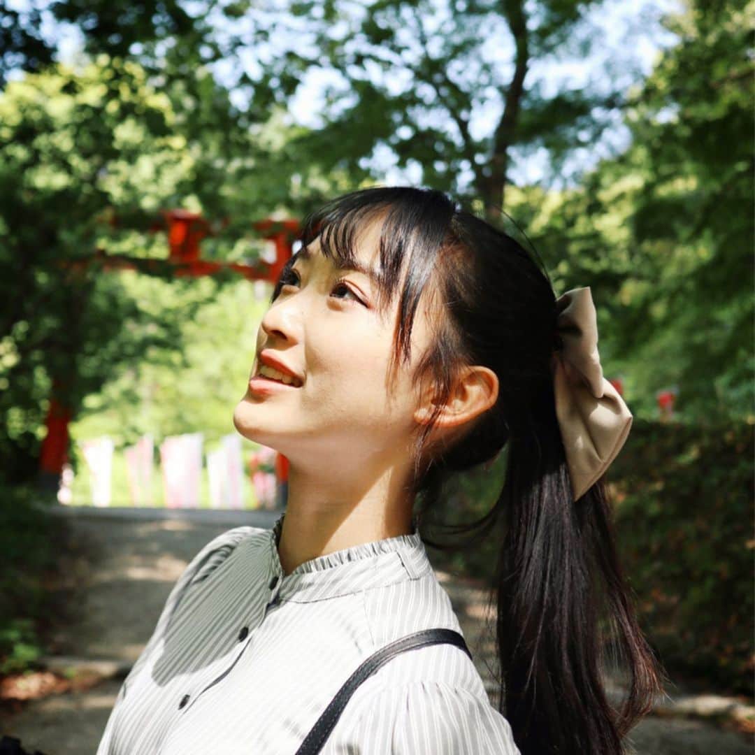 歌田初夏のインスタグラム：「7/8で21歳になりました✌️  たくさんのお祝いのお言葉をいただけて幸せです😌🌸  大人ですねぇ、、  21歳の一年も感謝を忘れずに、楽しんで、努力を忘れず突き進んでいきます🤛  #歌田初夏　#21歳　#生誕祭　#太宰府　#福岡　#ポニーテール　#可愛い　#ワンピース　#可愛い　#リボン　#可愛い」