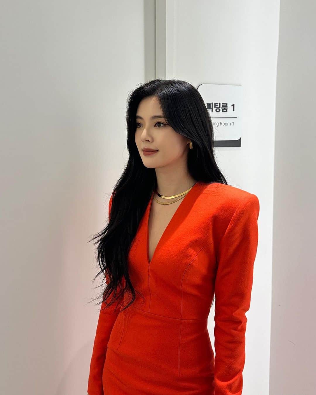 のインスタグラム：「왜 이제봤지..? 📸👗」