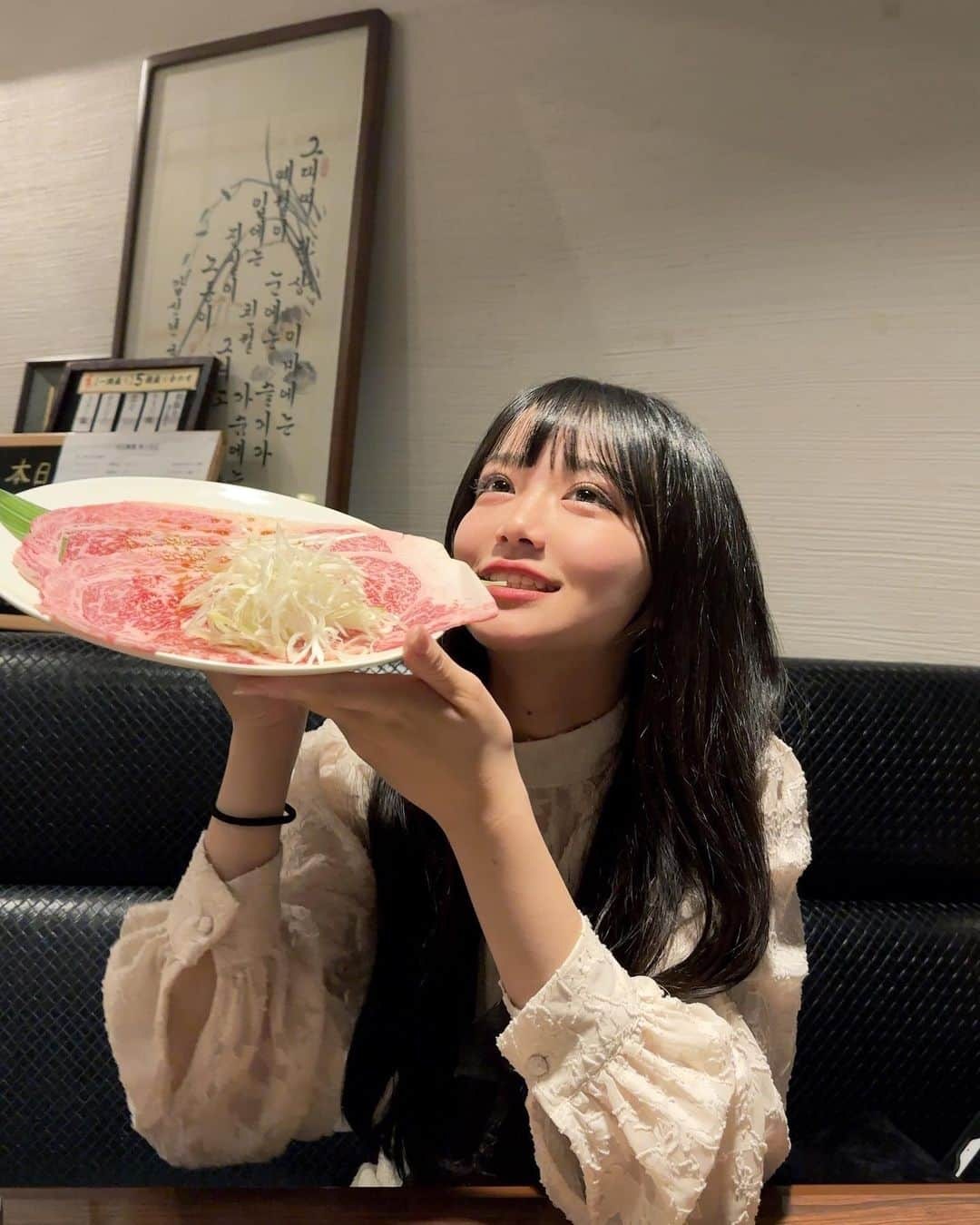 田中梨瑚のインスタグラム：「・  でっかいお肉食べたーー！  ここのお肉全部美味しすぎた🥲🥲   #浅草グルメ  #浅草焼肉  #一頭買焼肉玄」