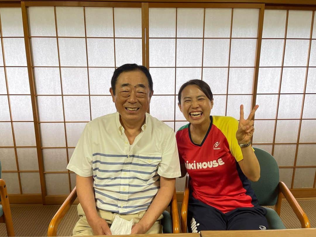 平野 早矢香さんのインスタグラム写真 - (平野 早矢香Instagram)「平野早矢香杯では毎年多くの方が足を運んでくださるのですが、今回も私の大好きな人達にたくさん会えました😆💕 エネルギー充電完了😎😎😎 ・ #仙台育英元監督 #恩師 #大岡巌先生 #鹿沼市長 #佐藤信さん #鹿沼のとうもろこしいただきました🌽 #卓球仲間🏓 #藤井寛子さん #鮎田育絵さん #樋浦令子さん #旧姓で書いていますが #みんなママです👩 #仙台育英でお世話になった #小森先輩 #息子さんは大活躍中の #原澤駿太選手 #将来有望です✨ #卢さんも来てくれました #令子ちゃんはいつも明るくて大好き😍 #鹿沼に住んでる #同級生の優子も #会いに来てくれました〜 #3人の子育ては本当すごい✨ #大好きな #甥っ子たちにも会えました😍 #充電完了✨」7月11日 14時49分 - sayakahirano0324