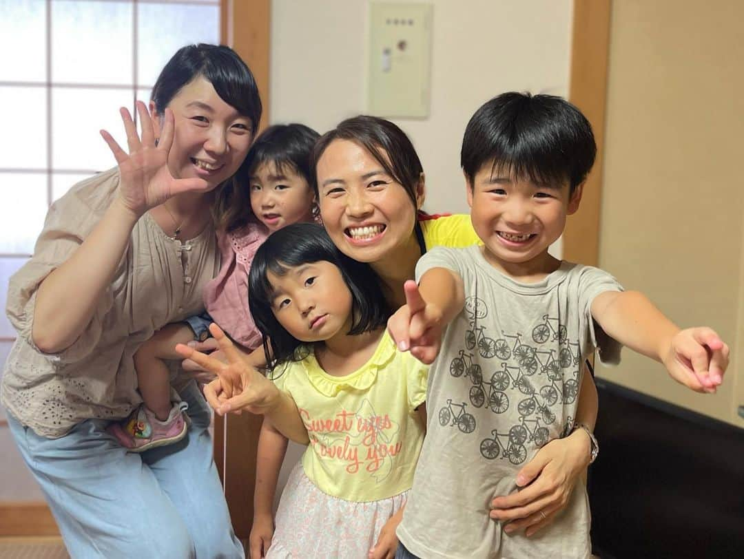 平野 早矢香さんのインスタグラム写真 - (平野 早矢香Instagram)「平野早矢香杯では毎年多くの方が足を運んでくださるのですが、今回も私の大好きな人達にたくさん会えました😆💕 エネルギー充電完了😎😎😎 ・ #仙台育英元監督 #恩師 #大岡巌先生 #鹿沼市長 #佐藤信さん #鹿沼のとうもろこしいただきました🌽 #卓球仲間🏓 #藤井寛子さん #鮎田育絵さん #樋浦令子さん #旧姓で書いていますが #みんなママです👩 #仙台育英でお世話になった #小森先輩 #息子さんは大活躍中の #原澤駿太選手 #将来有望です✨ #卢さんも来てくれました #令子ちゃんはいつも明るくて大好き😍 #鹿沼に住んでる #同級生の優子も #会いに来てくれました〜 #3人の子育ては本当すごい✨ #大好きな #甥っ子たちにも会えました😍 #充電完了✨」7月11日 14時49分 - sayakahirano0324