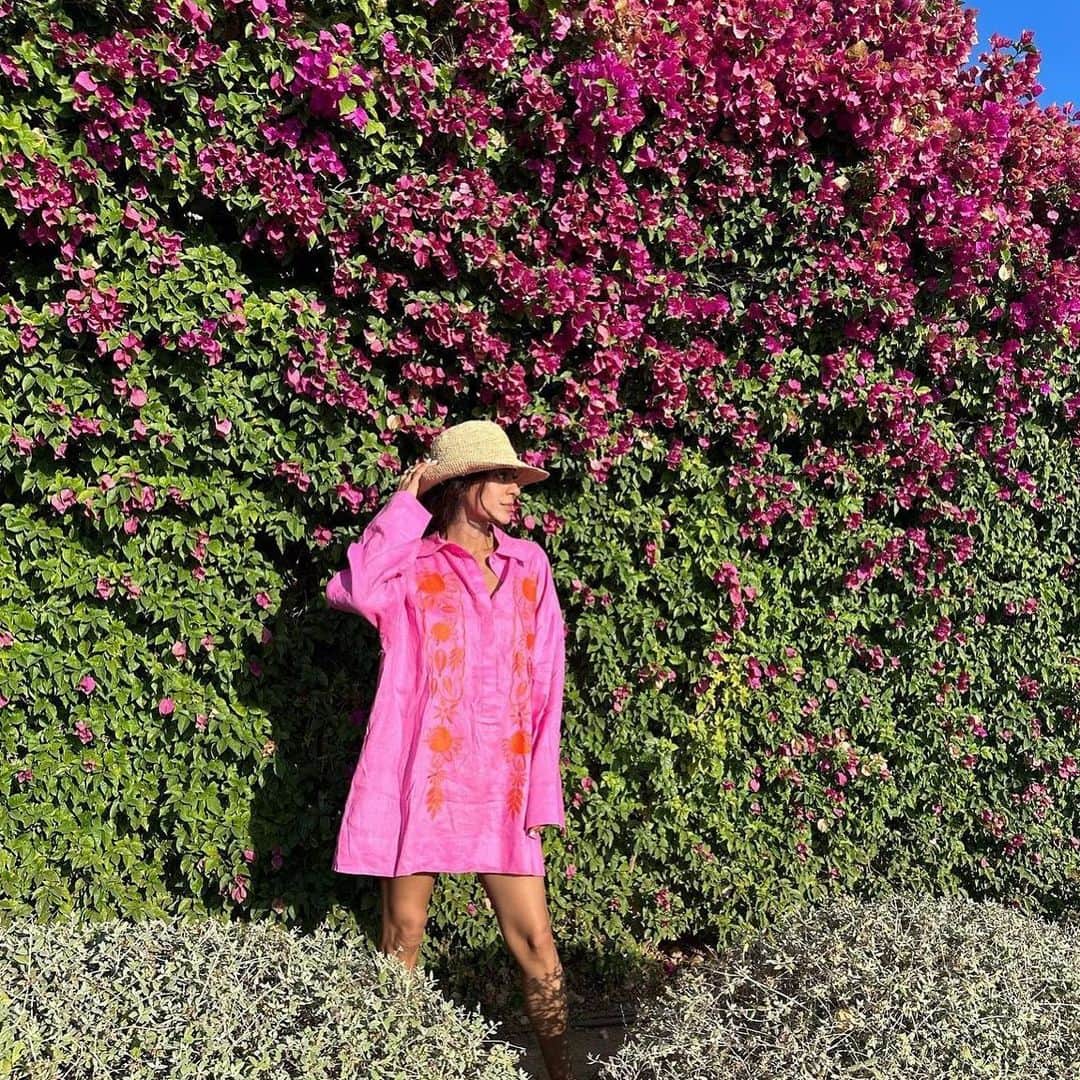 シンシア ローリーのインスタグラム：「Summer Escapade 🩷 • • • @diva.dhawan in the pink Scalea Embroidered Dress」