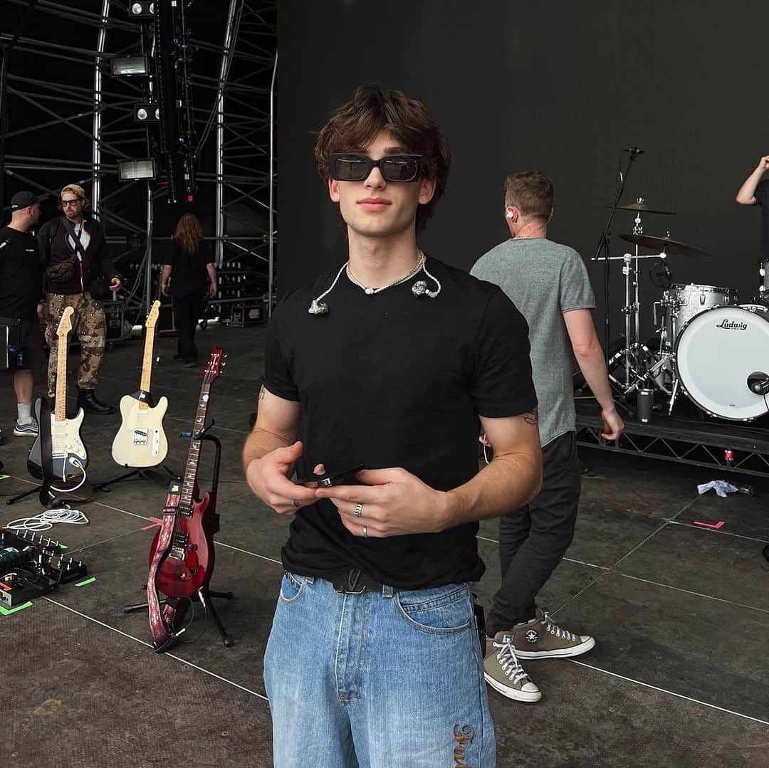 ジョニー・オーランドのインスタグラム：「LONDON!!! It’s been 4 years too long. Thank you for all the love can’t wait to come back soon🇬🇧」