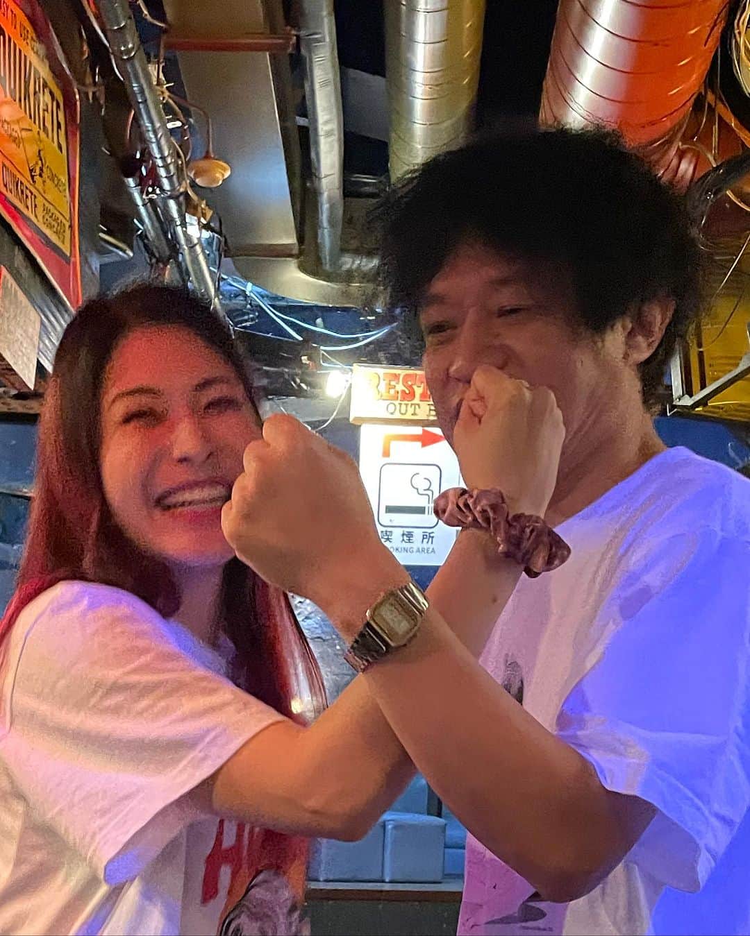 ジョニー大蔵大臣さんのインスタグラム写真 - (ジョニー大蔵大臣Instagram)「2023.7.10新宿LOFT おとぼけビ〜バ〜・あっこりんりん 小1から今までのたくさんの楽しかったことや辛かったことを話をしてくれて、本当に面白かった。 ひとつ、自分と共通点があった 「親きびしかったパンク」 これからますますよろしく！ #おとぼけビーバー  #水中それは苦しい」7月11日 6時46分 - j_ookura_daijin