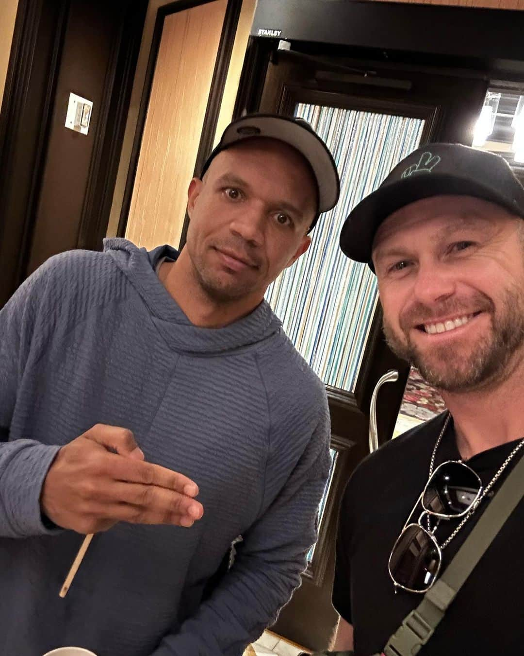 エバン・ロンゴリアのインスタグラム：「I don’t think I’ve ever stopped someone to ask for a picture. First time for everything. And I did it because @jaimefaith3 loves poker and had me starstruck. The 🐐 @philivey. Cool running into you. #wsop #bellagio #poker #goat」