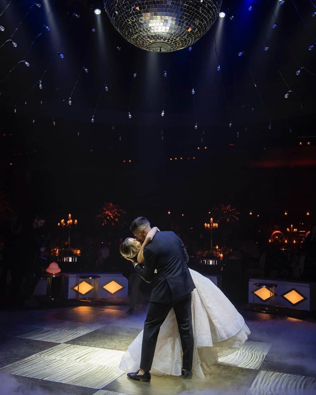マヌエル・ランシニさんのインスタグラム写真 - (マヌエル・ランシニInstagram)「1 mes de una noche soñada, mágica e inigualable ❤️🥰 uno de los días más importantes de mi vida junto a vos mi vida @jennivanareina」7月11日 7時28分 - manulanzini