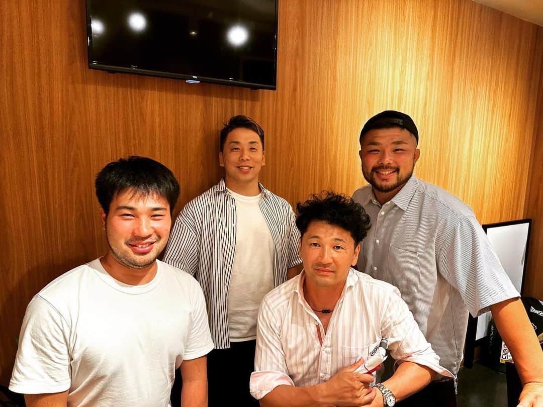 小林悠輔のインスタグラム：「. 競輪選手と🚴 楽しい時間でした！ #清水裕友 #桑原大志 #久保田泰弘」