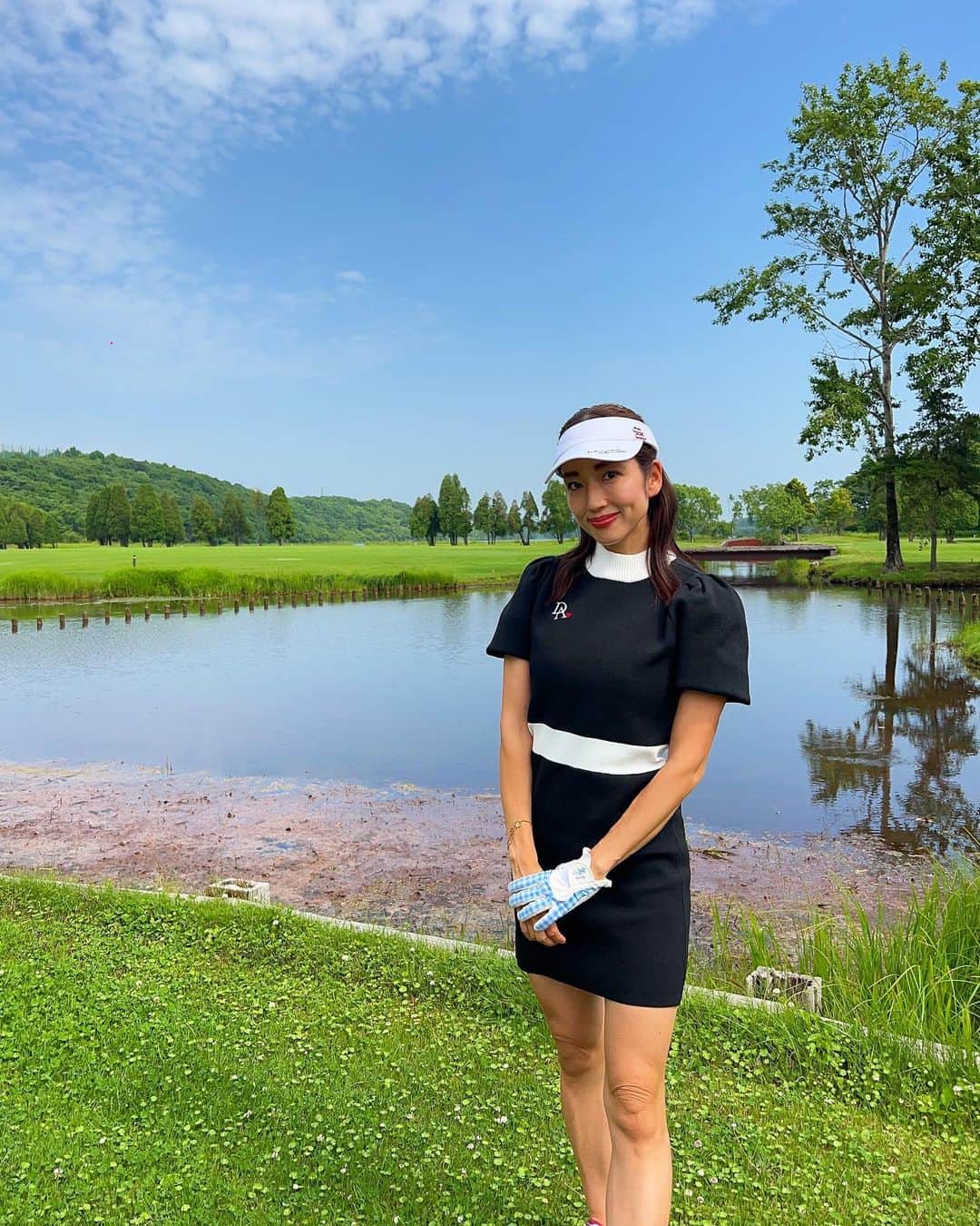 庄司ゆうこさんのインスタグラム写真 - (庄司ゆうこInstagram)「北海道で3日間ゴルフ合宿⛳️✨ 3連チャンゴルフは初めてでした🤣この時期の北海道は暑いけどハワイみたいな気候で乗り入れも出来て風も気持ち良くて最高でした❣️ 最終日はゆめちゃんとお揃いのゴルフウェアを着たよ💓 @douxavenir_golf ここのゴルフウェア可愛いのいっぱい😍 xsにしたらスカート短すぎてワカメちゃんみたいになってたけど🤣 バイザーは @muta_marine_yokohama で買ったのだよー✨ #ゴルフウェア#ゴルフ#ゴルフ合宿#ゴルフウェア#ゴルフコーデ#ゴルフ女子 #北海道旅行 #北海道ゴルフ#ゴルフ好きな人と繋がりたい」7月11日 8時04分 - yuko.shoji