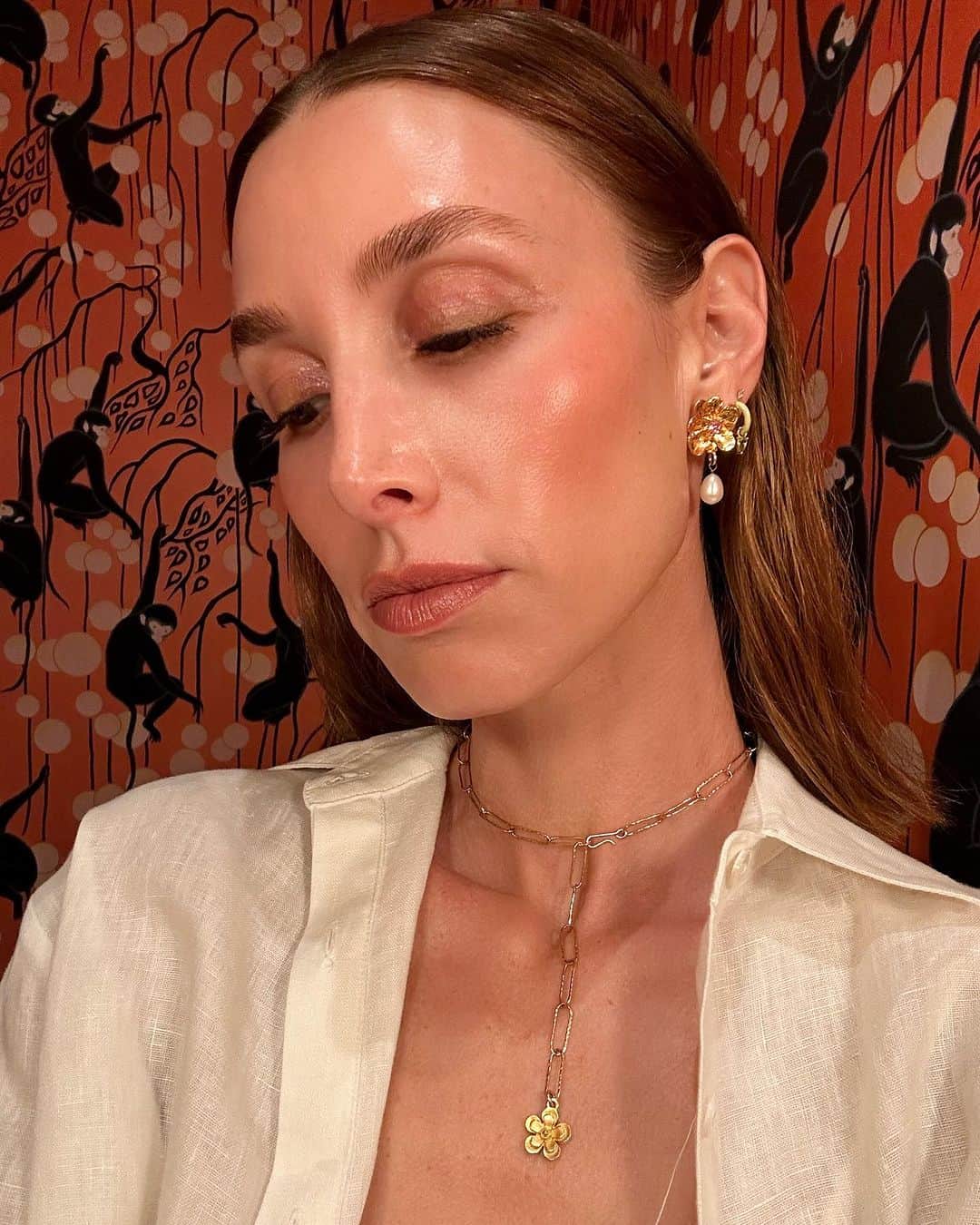ホイットニー・ポートのインスタグラム：「Heyyyyyyy. Let’s connect. Ask me ANYTHING in the comments. Or do you have anything to share that you want to get out of your head? 💋 I’ll answer via stories on my next long car ride. Xx」