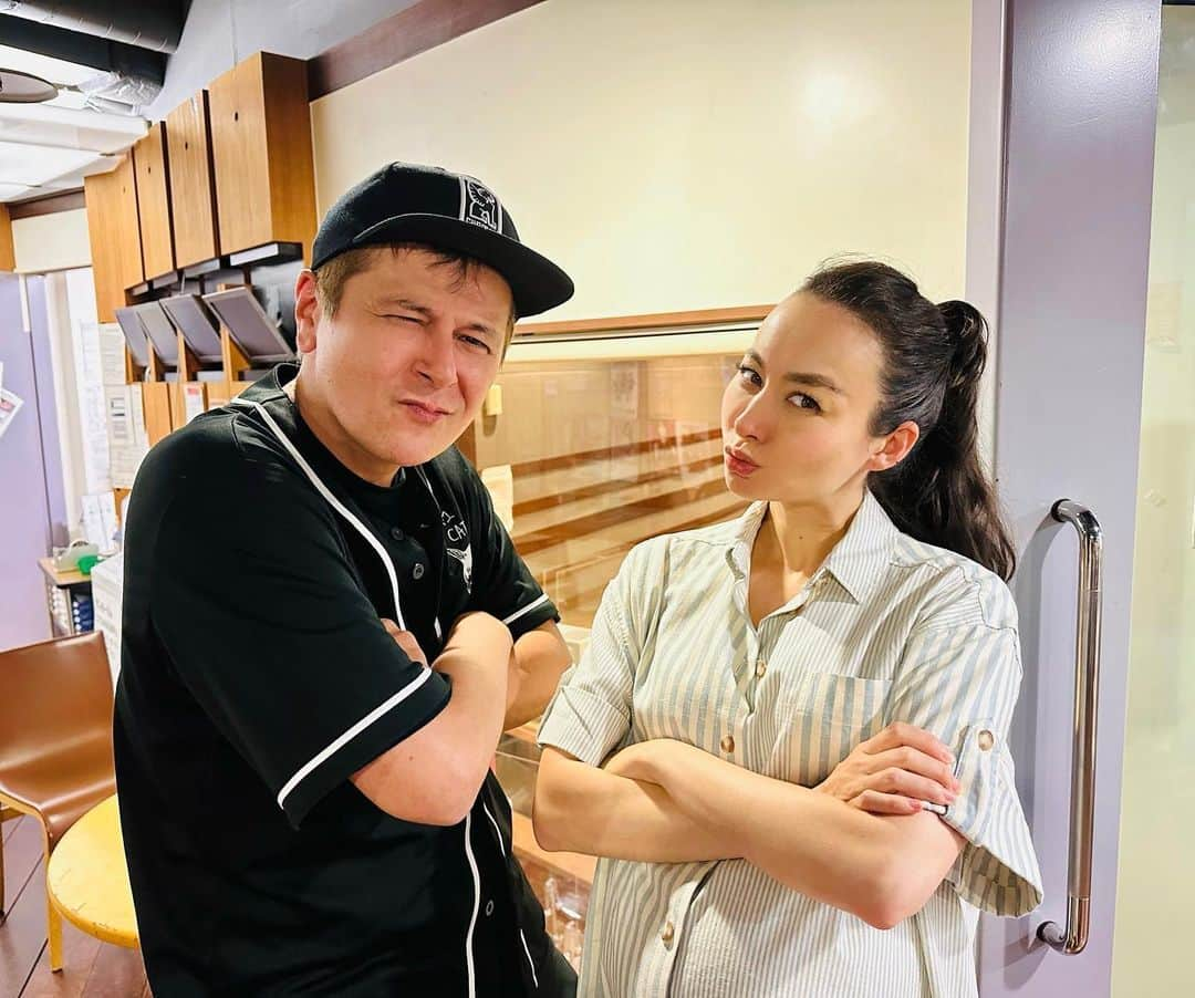 InterFM897さんのインスタグラム写真 - (InterFM897Instagram)「13:30-13:55pm, Mon 7/3 レコレール DJ: Shaula（@shaula_vogue）   この日は、「Ready Steady George!!」で長い間Shaulaとオンエアを共にした相棒！George Williamsさん（@Kungfugeorge）をゲストにお迎えしました。  またまた #ジョージとシャウラ が揃いました🫶  7/16（日）には、7年ぶりに主宰イベント「George Williams presents GG2023」を開催するGeorgeさん。  GGの成り立ちや毎回出演しているDragon Ashとのエピソード、コロナ禍を経て"復活"した「GG2023」への思いや見どころについてたっぷりと語っていただきました。  また、今年は出演者として参加するFUJI ROCK FESTIVALや、3周年を迎えた家族ブランド「UNCLE MARK」などトピックスがいっぱい！  みんなでGeorgeさんの活動をフォローしていきましょう〜🏃🏃‍♀️🏃‍♂️  2人のトークの模様はAuDee「レコレール」ページにアーカイブしてありますので、ぜひお聞きください♪  #interfm #JFN #レコレール #Shaula #GeorgeWilliams #GG2023 #フジロック #UncleMark #AuDee #radiko」7月11日 8時21分 - interfm897