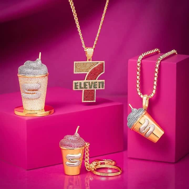 スヌープ・ドッグさんのインスタグラム写真 - (スヌープ・ドッグInstagram)「Ice on the Chain and in the Cup; go check out @kingice latest limited edition jewelry capsule with @7eleven @slurpee and @speedwaystores #kingice #slurpee #7eleven」7月11日 8時20分 - snoopdogg