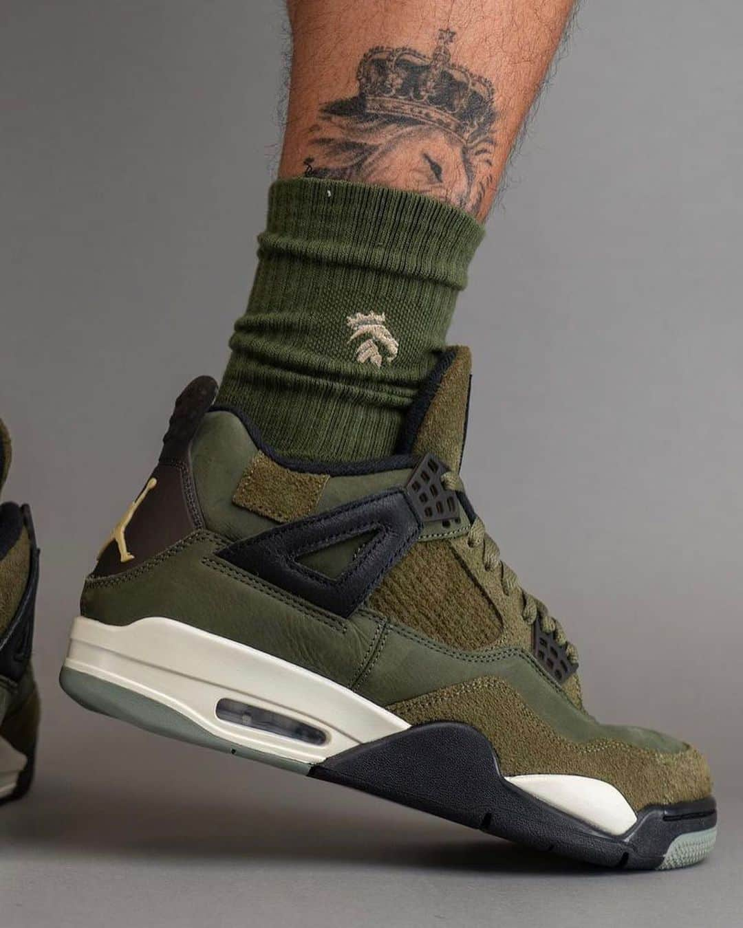 Nice Kicksさんのインスタグラム写真 - (Nice KicksInstagram)「How are you feelin’ the “Olive Canvas” Air Jordan 4s? 🫒 LINK IN BIO for more info 📲  📸: @yankeekicks」7月11日 8時26分 - nicekicks