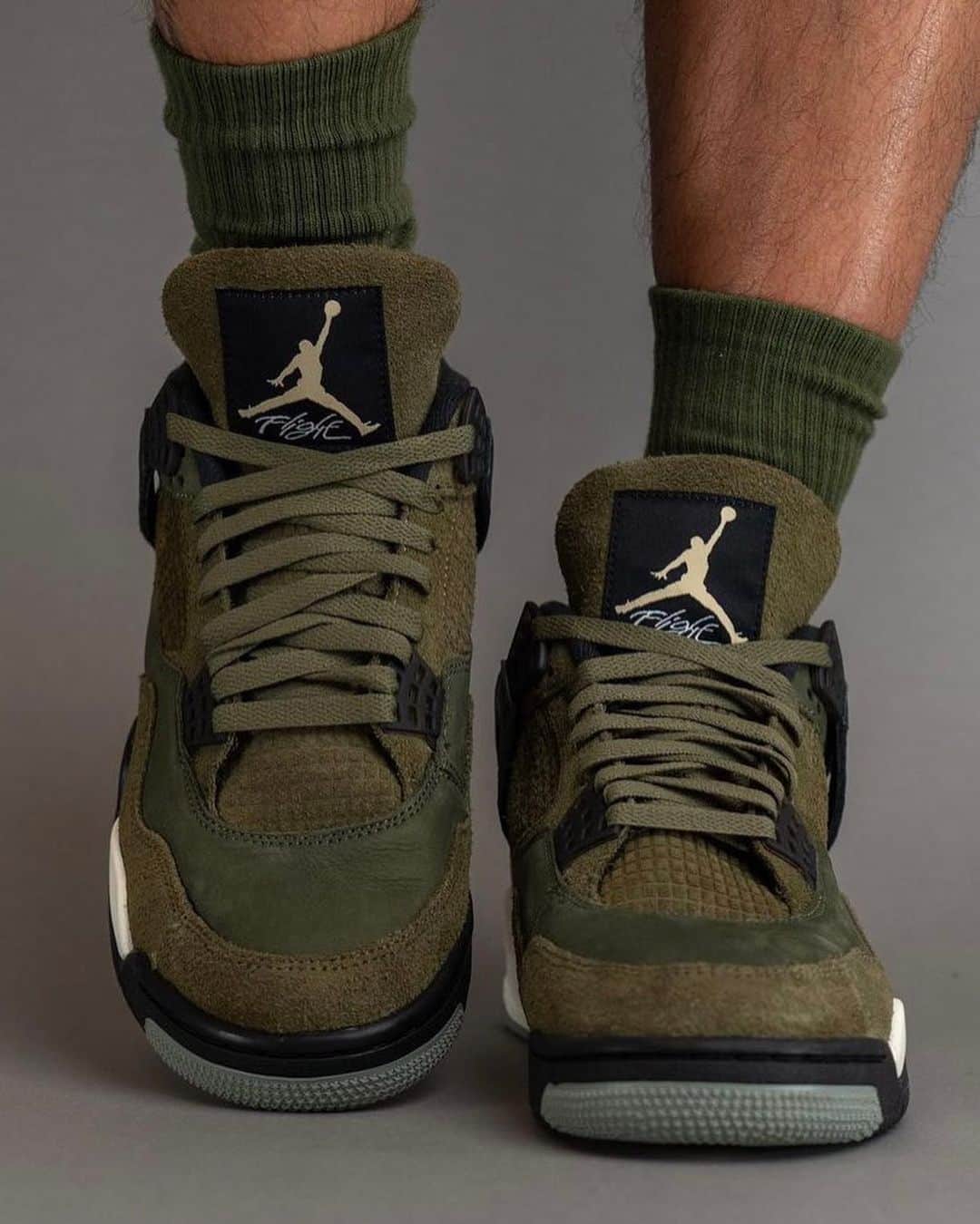 Nice Kicksさんのインスタグラム写真 - (Nice KicksInstagram)「How are you feelin’ the “Olive Canvas” Air Jordan 4s? 🫒 LINK IN BIO for more info 📲  📸: @yankeekicks」7月11日 8時26分 - nicekicks